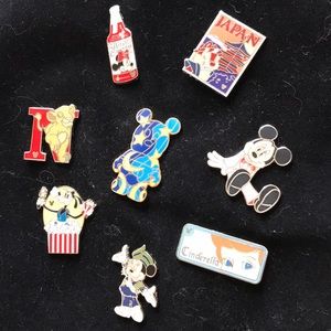 DISNEY PINS $4 EACH OR 7 FOR $20